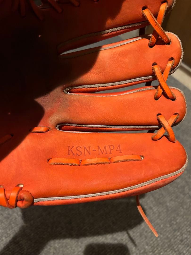 Slugger Aggressive オレンジグローブ 右投げ用