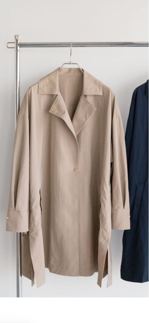 I NEED MORE SHOES harukaコラボＡラインナイロンコート