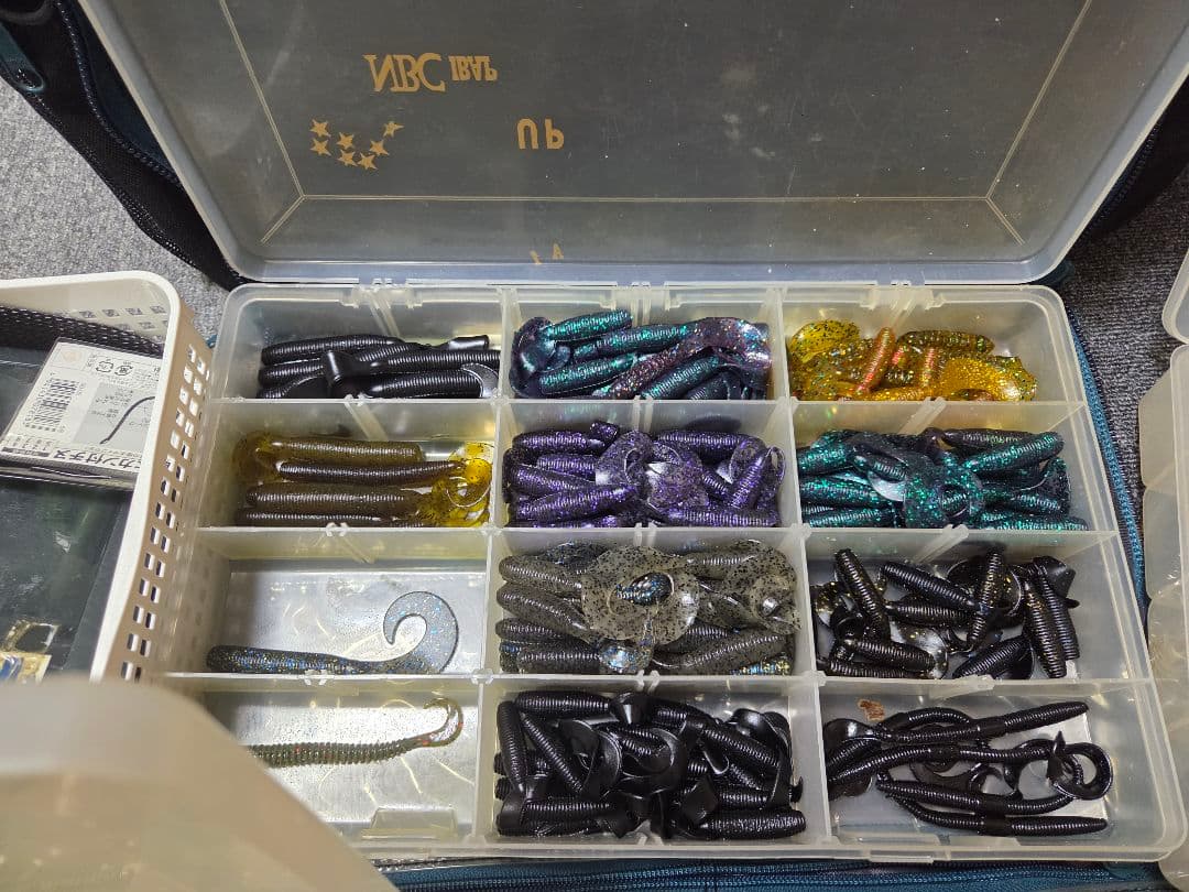 フィッシング用バッグ 黒と青 中型