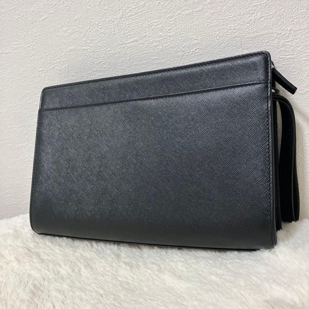 BURBERRY✨バーバリー　クラッチバッグ　レザー