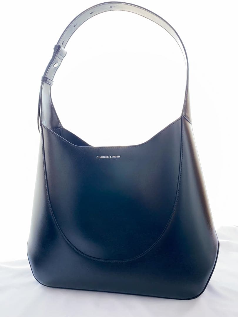 CHARLES & KEITH シグリッド ホーボーバッグ ノワールブラック黒