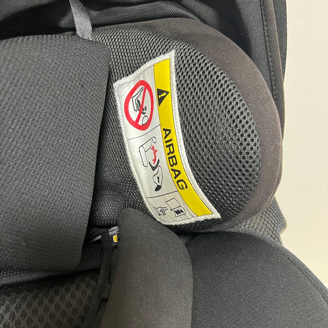 ミラー＆スマホホルダー付Combi チャイルドシート 黒　ザエス　the s