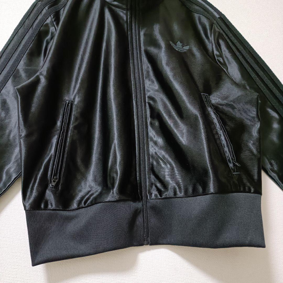 アディダス 黒 ファイヤーバード 女性XL フィッティド 短丈光沢 ジャージ上着
