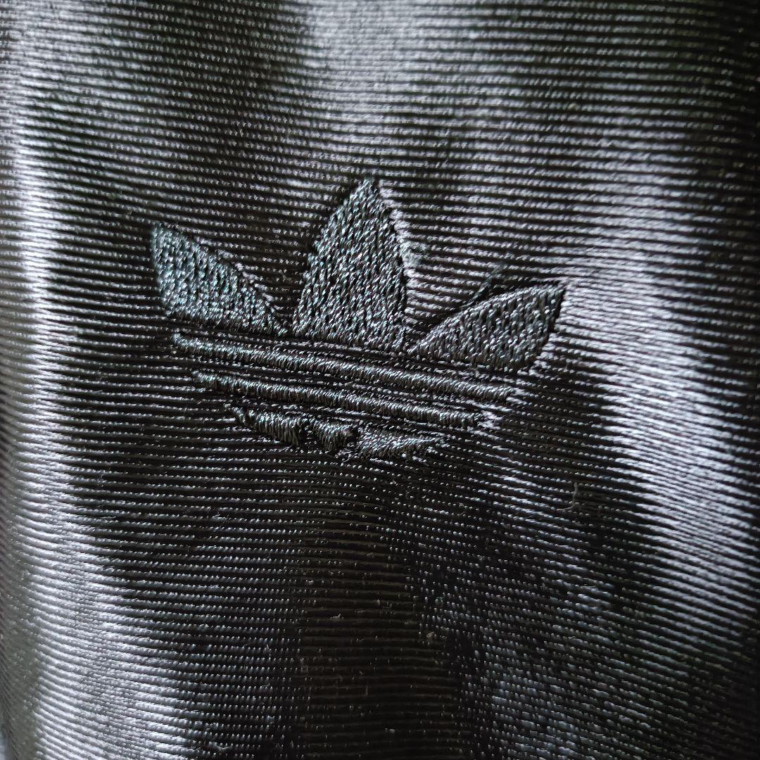 アディダス 黒 ファイヤーバード 女性XL フィッティド 短丈光沢 ジャージ上着