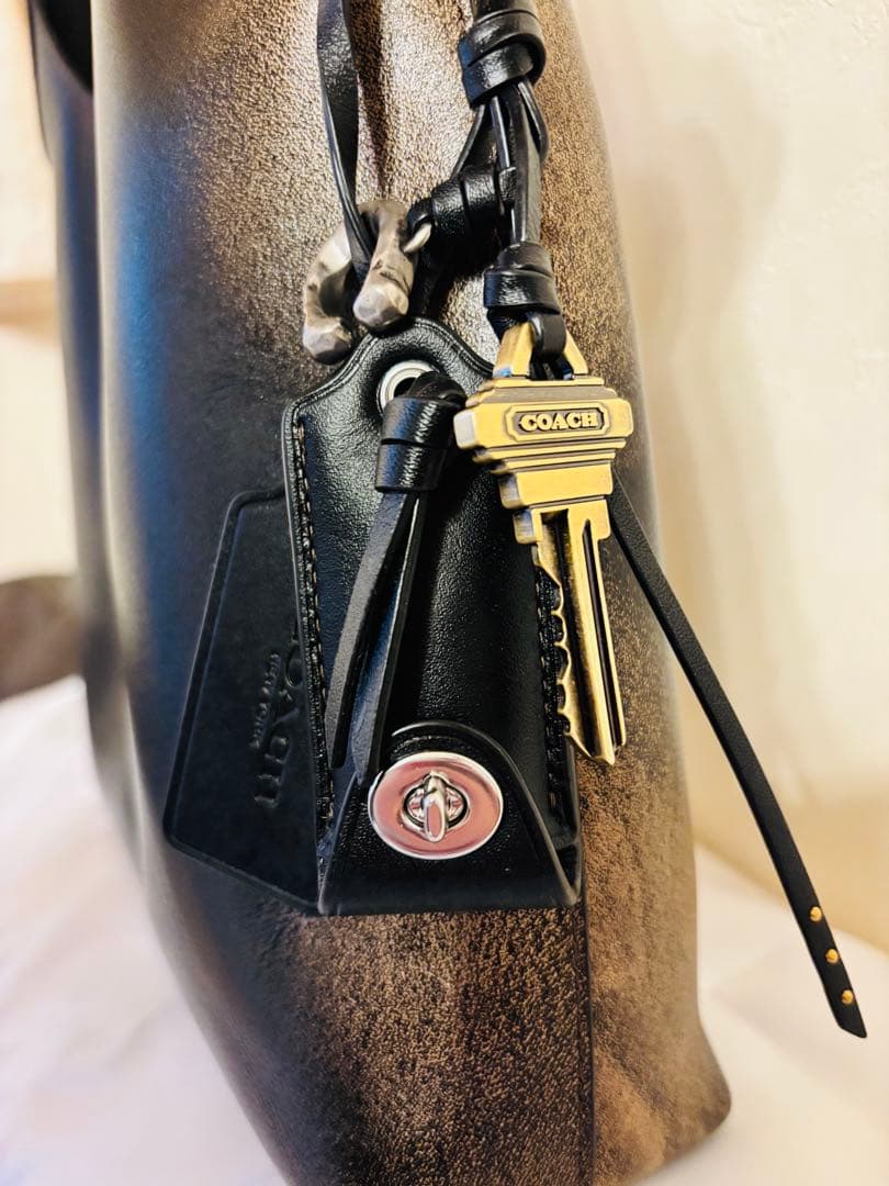coachブルックリンショルダー バッグ 28ラブド レザー公式品　新品未使用