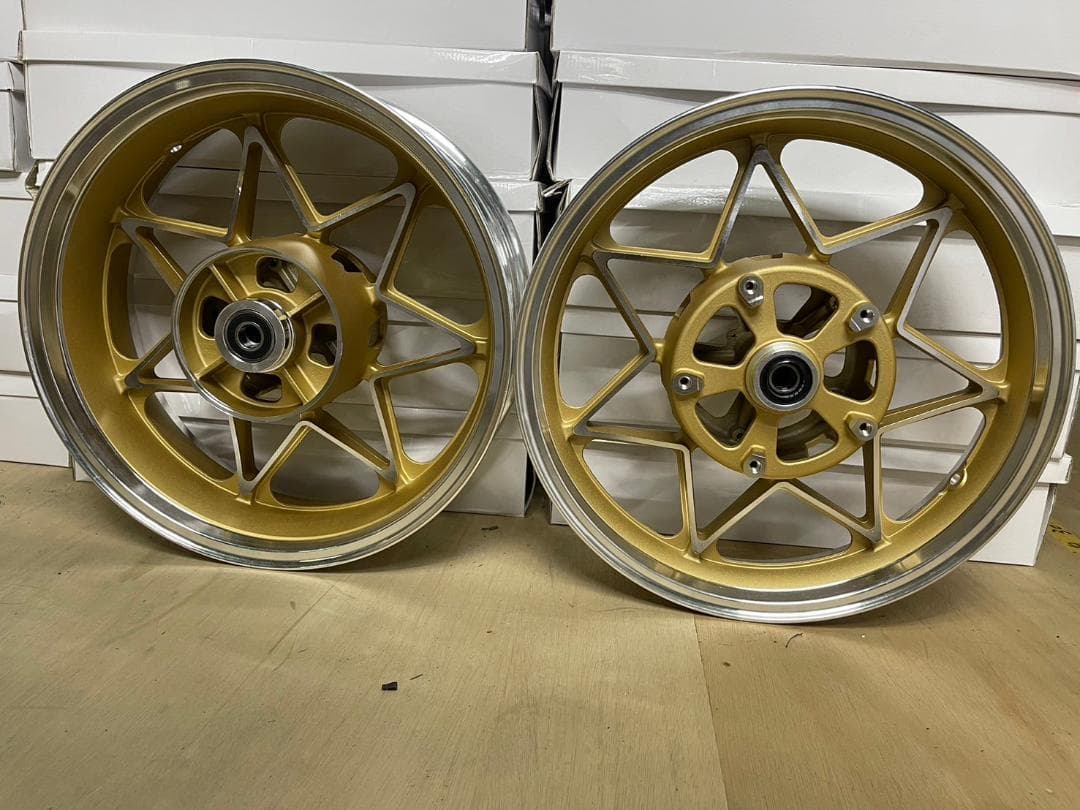 Z900RSキャストホイール　7金/前後17インチ