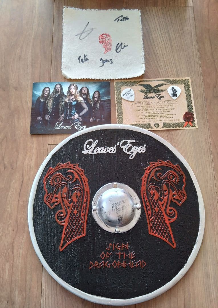 Leaves' Eyes Sign of the Dragonhead サイン付