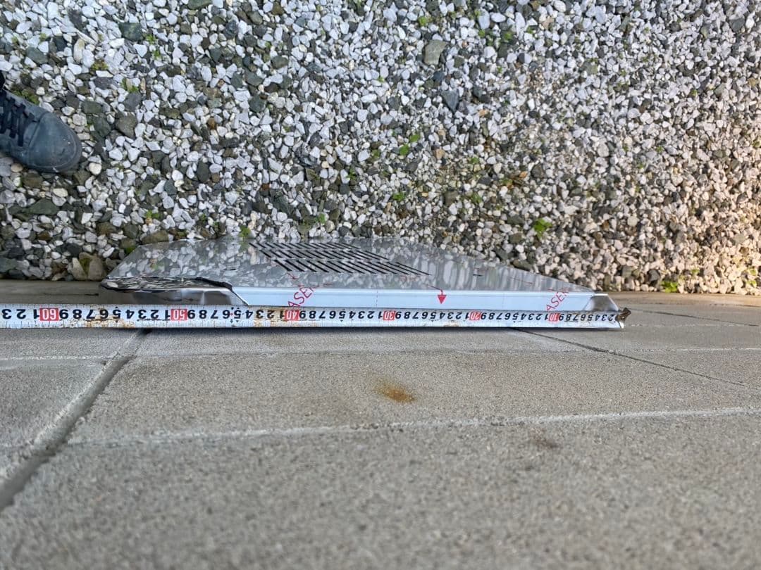 UD クオン　マフラーカバー