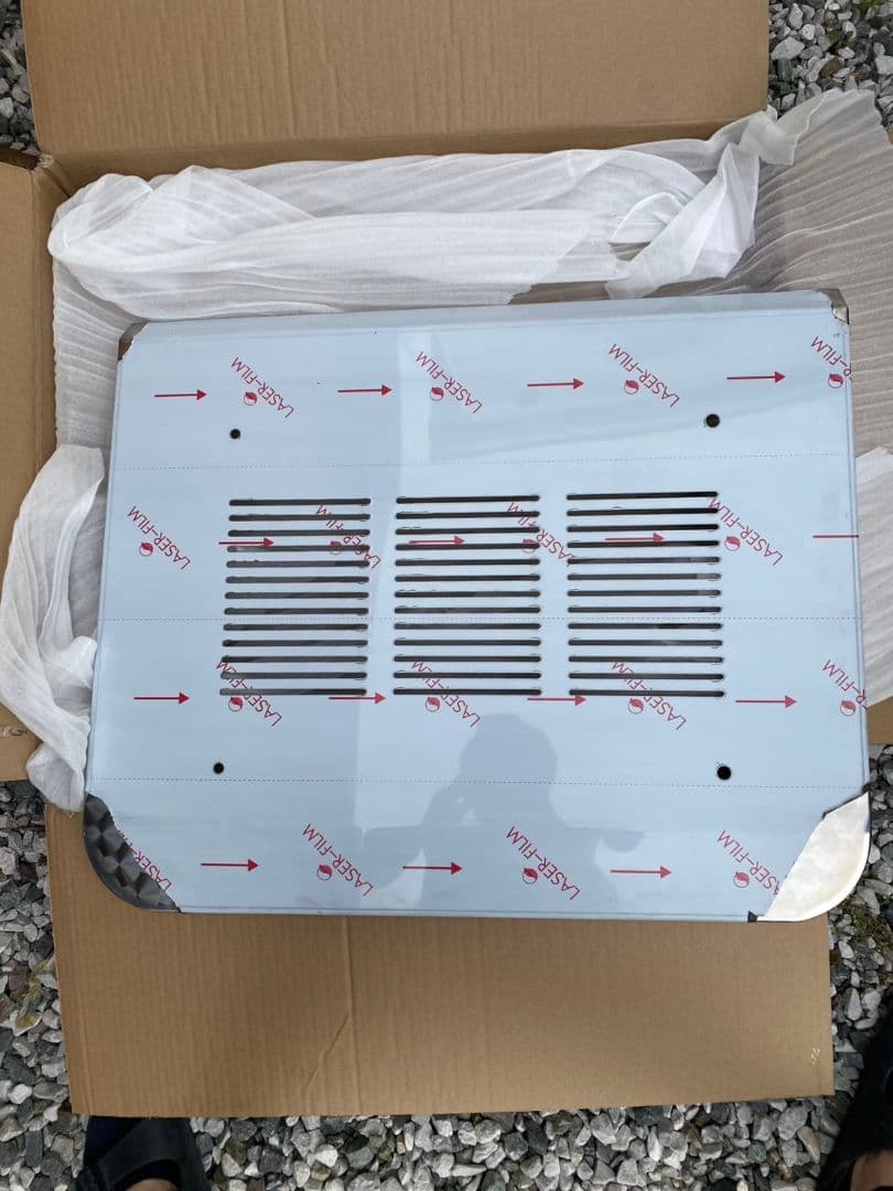 UD クオン　マフラーカバー