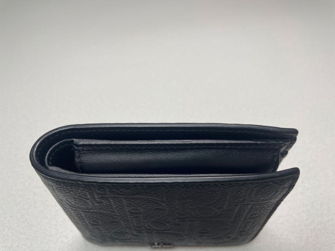 も*ん様 DIOR ディオール ロゴ型押し 二つ折り財布 ブラック【美品】