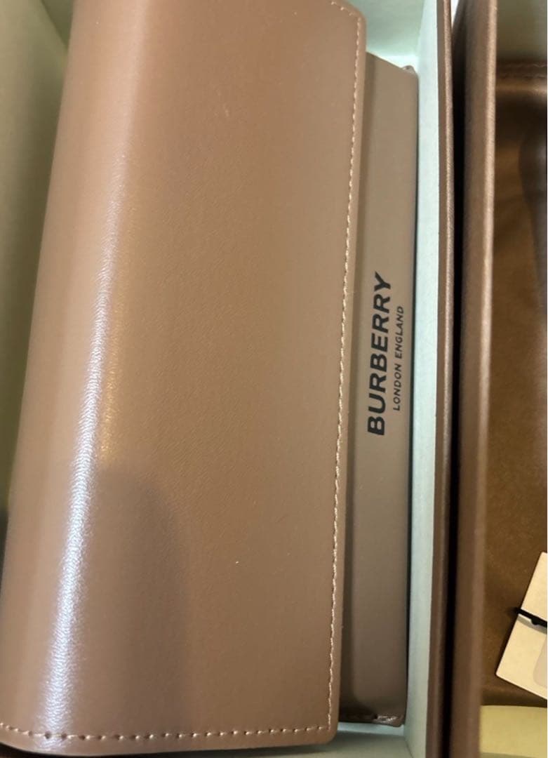 【新品正規店購入】バーバリーBURBERRY サングラス BE4396Uスクエア