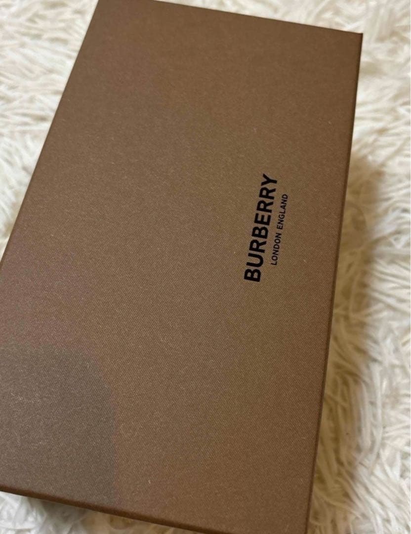 【新品正規店購入】バーバリーBURBERRY サングラス BE4396Uスクエア