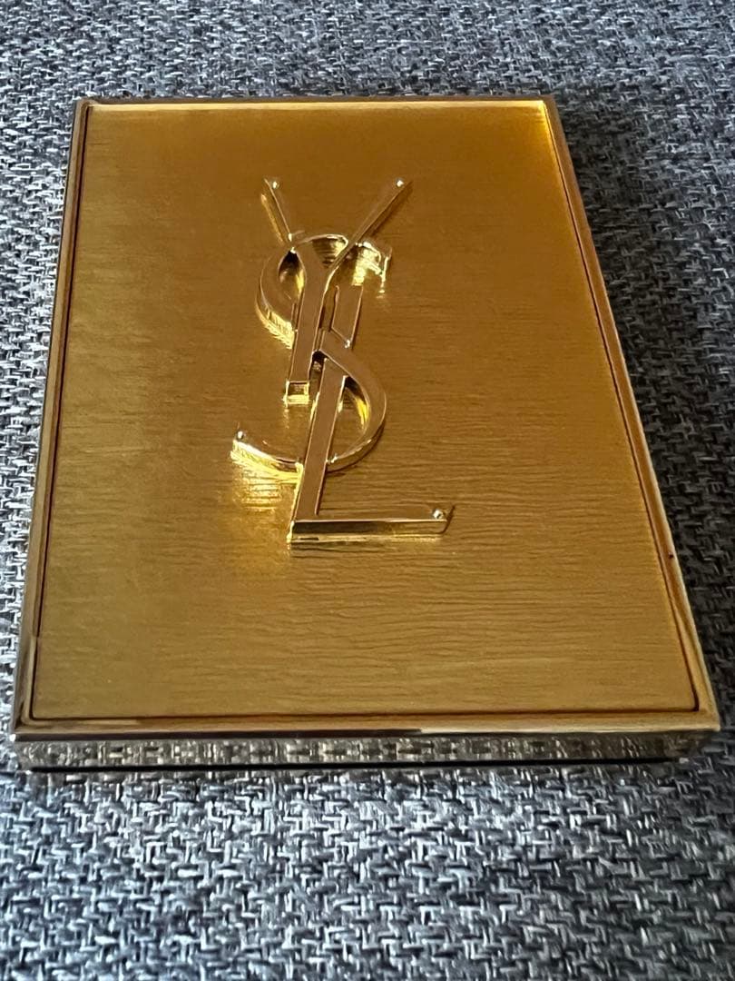 【限定品】イヴサンローラン クチュールミニクラッチ 025 アイシャドウ