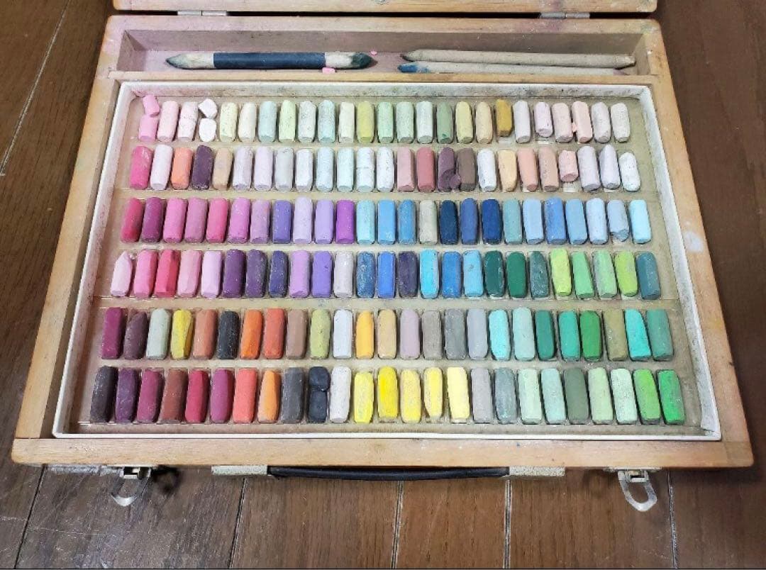 150色　ホルベイン　ソフトパステル　木製ケース付き