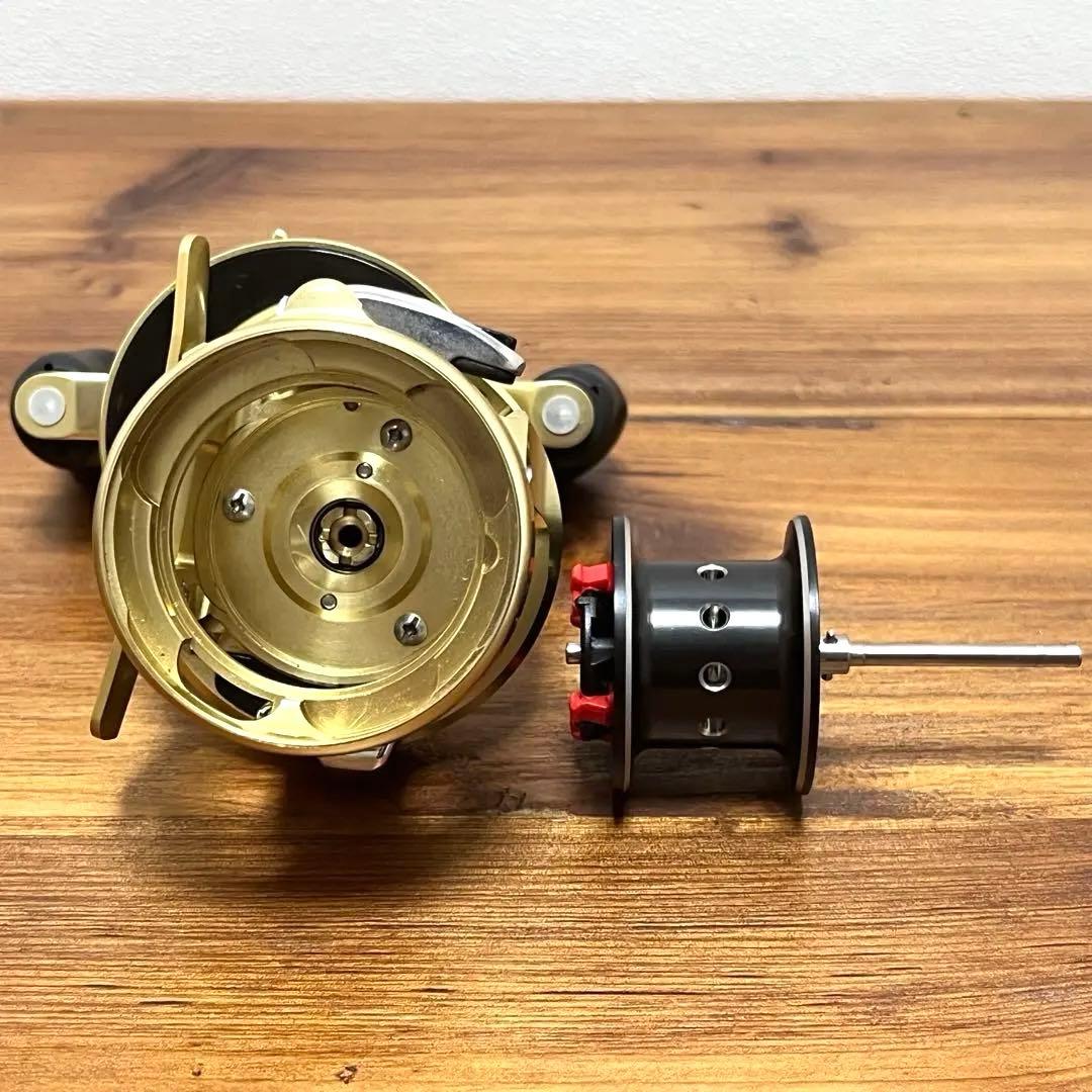 【美品】SHIMANO 14カルカッタ コンクエスト 100 ノーマルギア 右