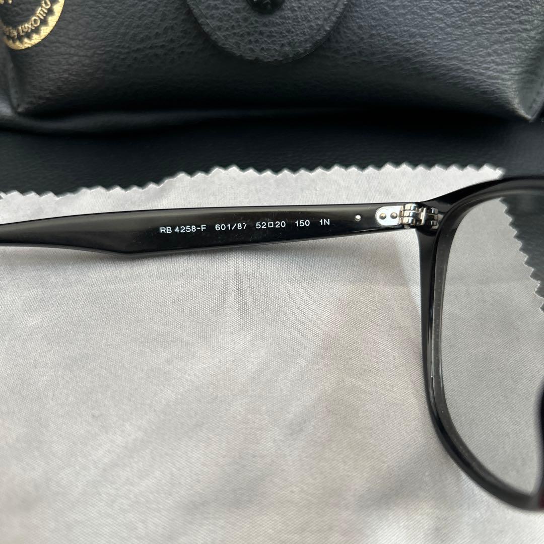 Ray-Ban RB-4258Fブラックフレーム サングラス