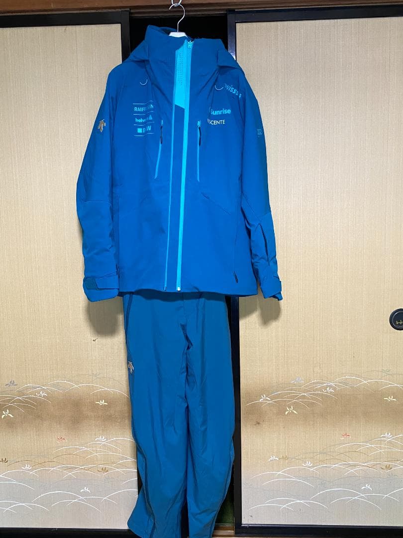 デサント【DESCENTE】《スイスレプリカ》スキーウェア L　上下セット
