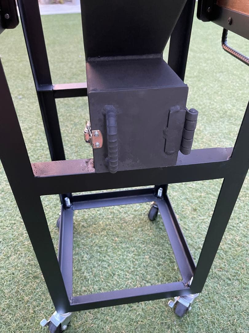 移動式折りたたみテーブル付きロケットストーブ