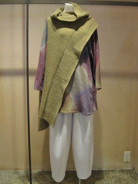 お値下げ　ヨーガンレール　 紫色とマルチカラーの スヌード付きベスト＆ショール