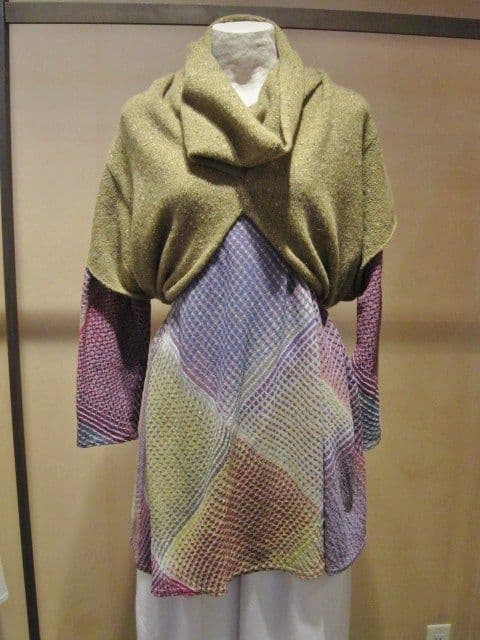 お値下げ　ヨーガンレール　 紫色とマルチカラーの スヌード付きベスト＆ショール