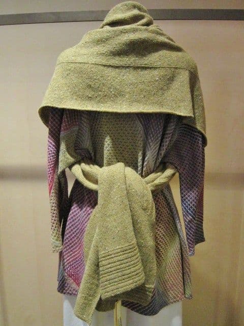 お値下げ　ヨーガンレール　 紫色とマルチカラーの スヌード付きベスト＆ショール