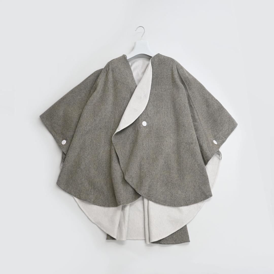 47945★年 イッセイミヤケ ポンチョコート マフラー付き グレー