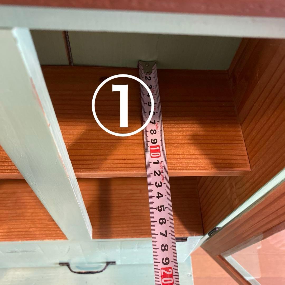 ③ アンティーク棚　子供部屋