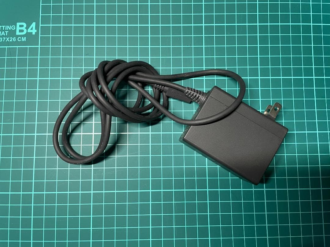 Nintendo Switch 本体・ドック・ケーブル・SDカード