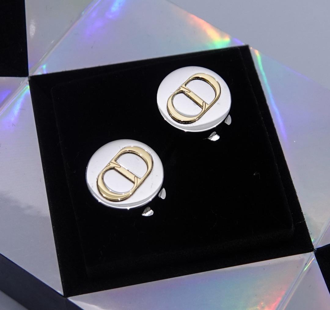 【ディオール】CD ボタンカバー