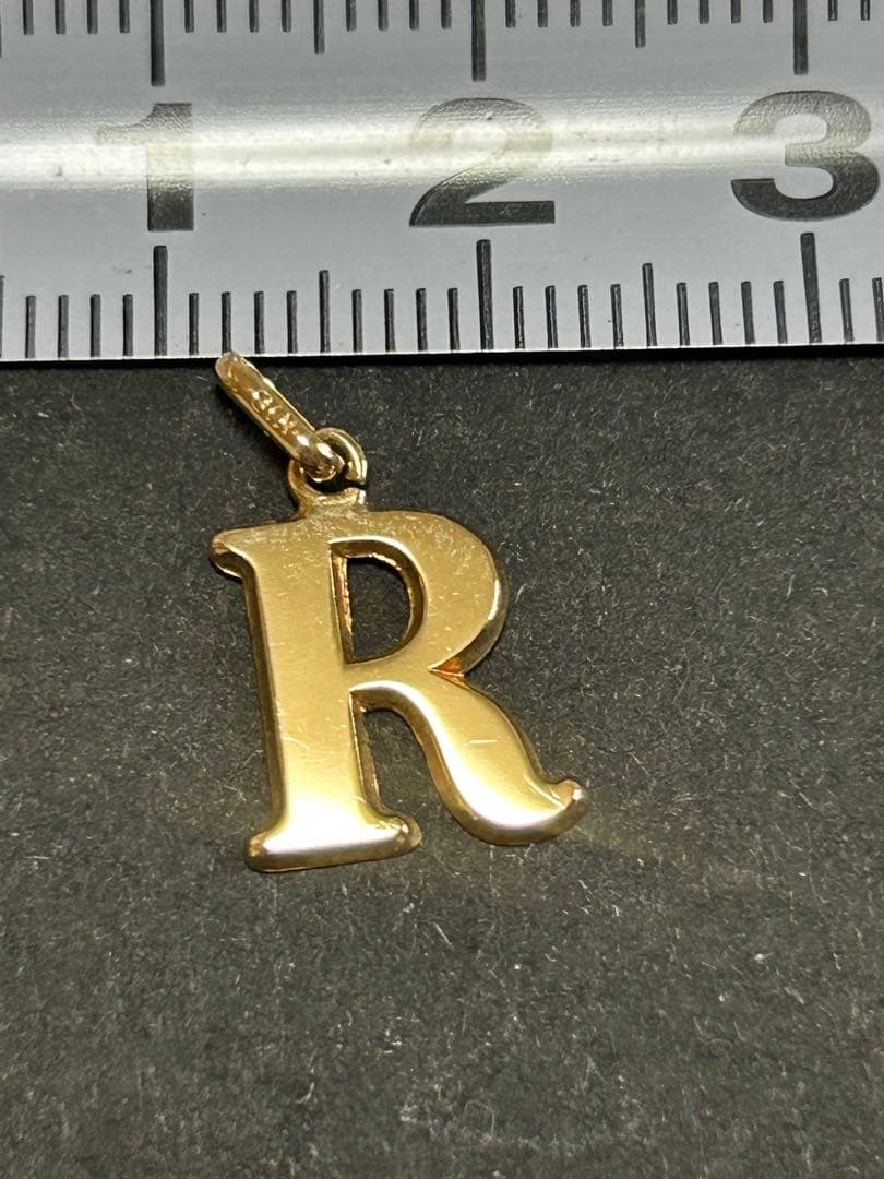 K18ゴールド　アルファベットRチャーム 約2.5cm
