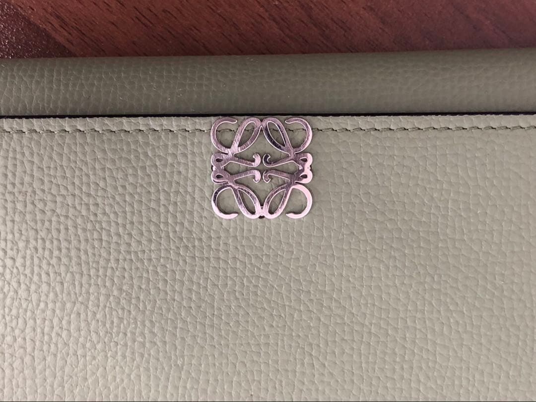 LOEWE グリーン レザー 長財布