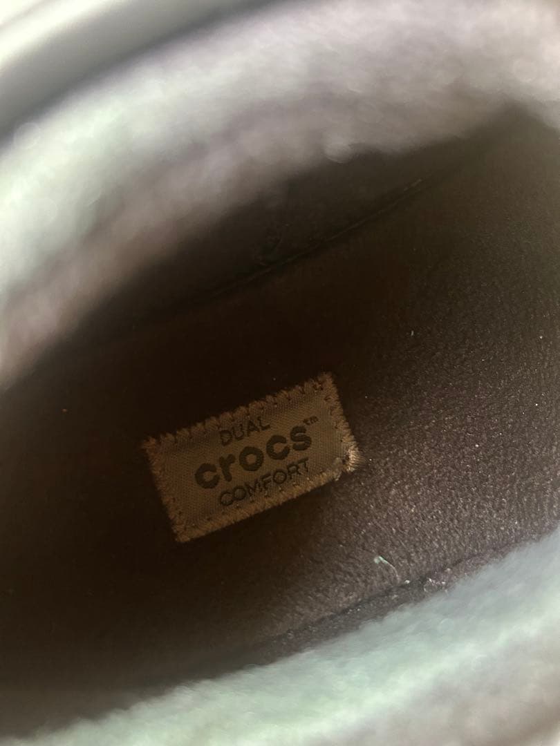 CROCS オーバーパフショーティー ブラック 23cm