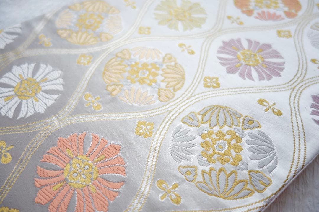 正絹　六通袋帯　立涌宝華紋　唐織　銀地　入学式、卒業式に