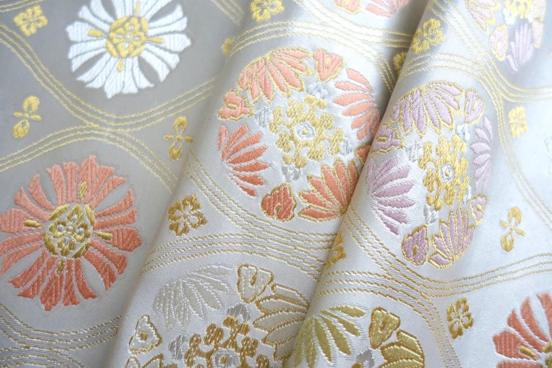 正絹　六通袋帯　立涌宝華紋　唐織　銀地　入学式、卒業式に