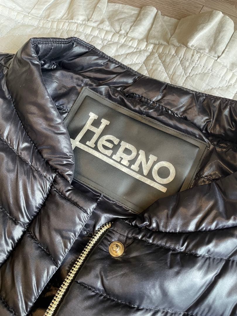 k♡極美品♡ HERNO ヘルノ ダウンベスト ゴールドジップ　ブラック