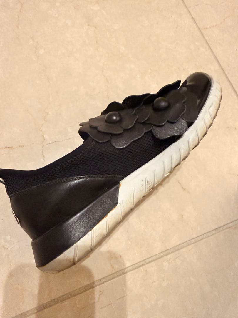 クッキーさま専用モンクレール　フラワー装飾 ブラックスニーカー35サイズ