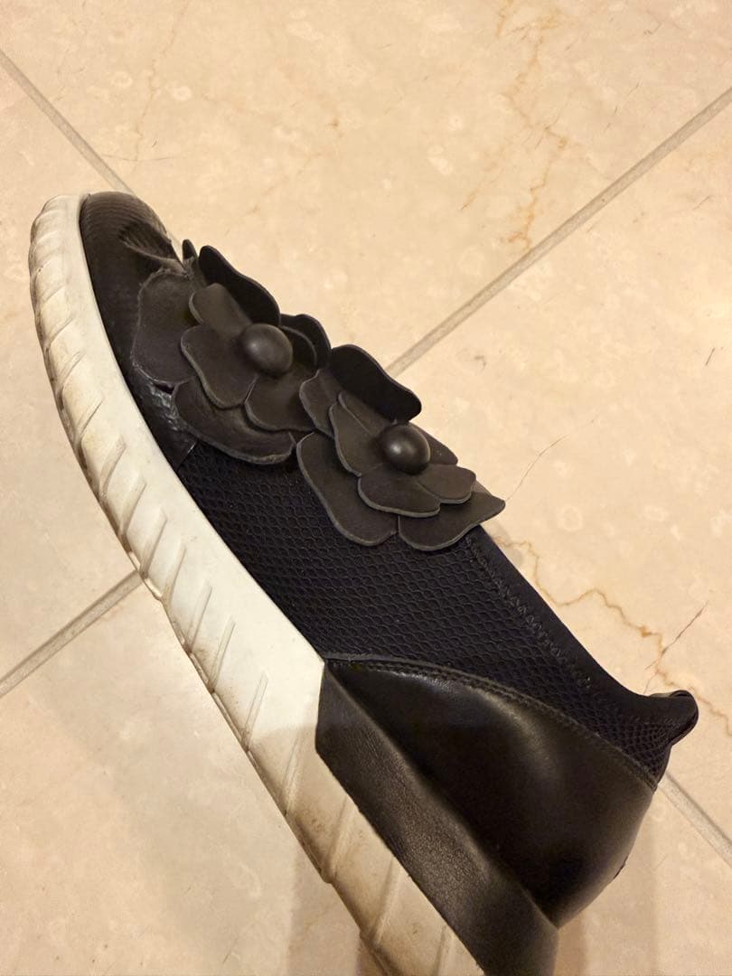 クッキーさま専用モンクレール　フラワー装飾 ブラックスニーカー35サイズ