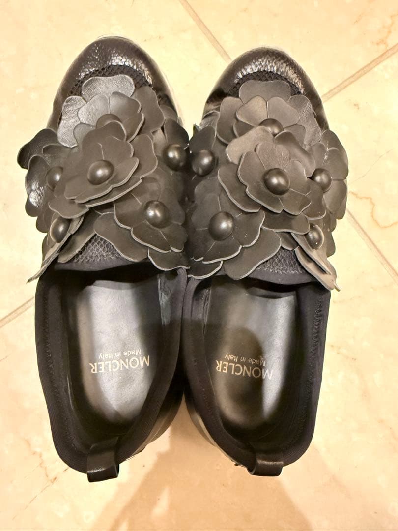 クッキーさま専用モンクレール　フラワー装飾 ブラックスニーカー35サイズ