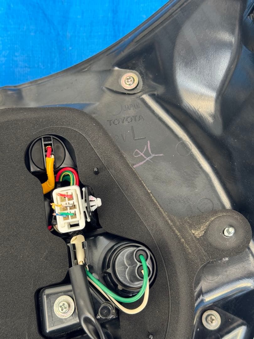 カローラアクシオ NZE161 左テールライト