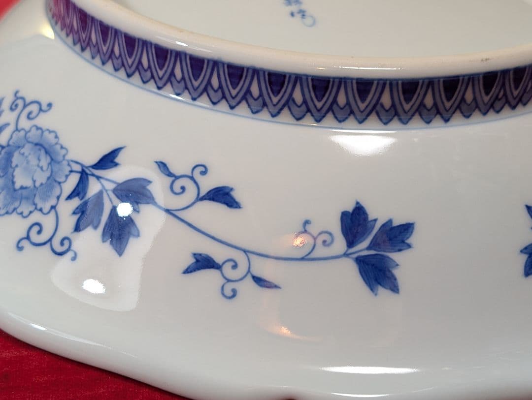 深川製磁　陶彩作　飾り大皿 『菖蒲の花』皿立て付