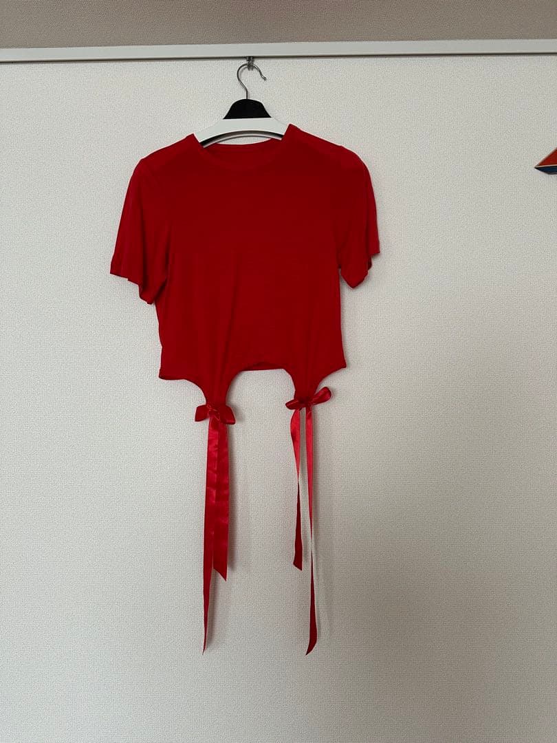 シモーネ・ロッチャのリボン付きTシャツ