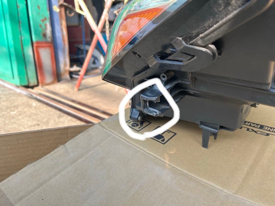 レクサスRC300hの左ヘッドランプ