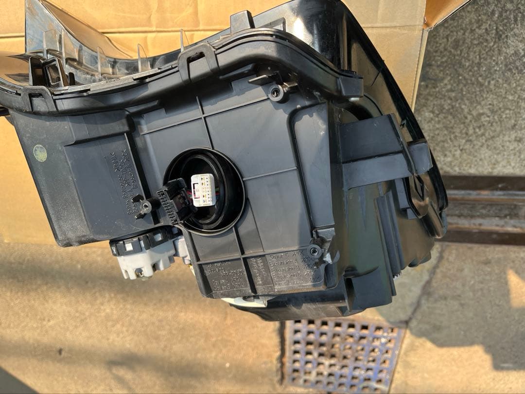 レクサスRC300hの左ヘッドランプ