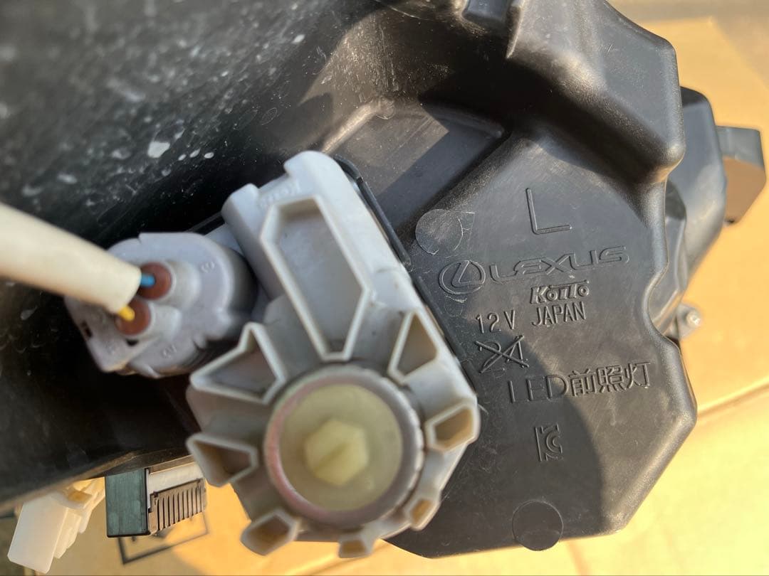 レクサスRC300hの左ヘッドランプ