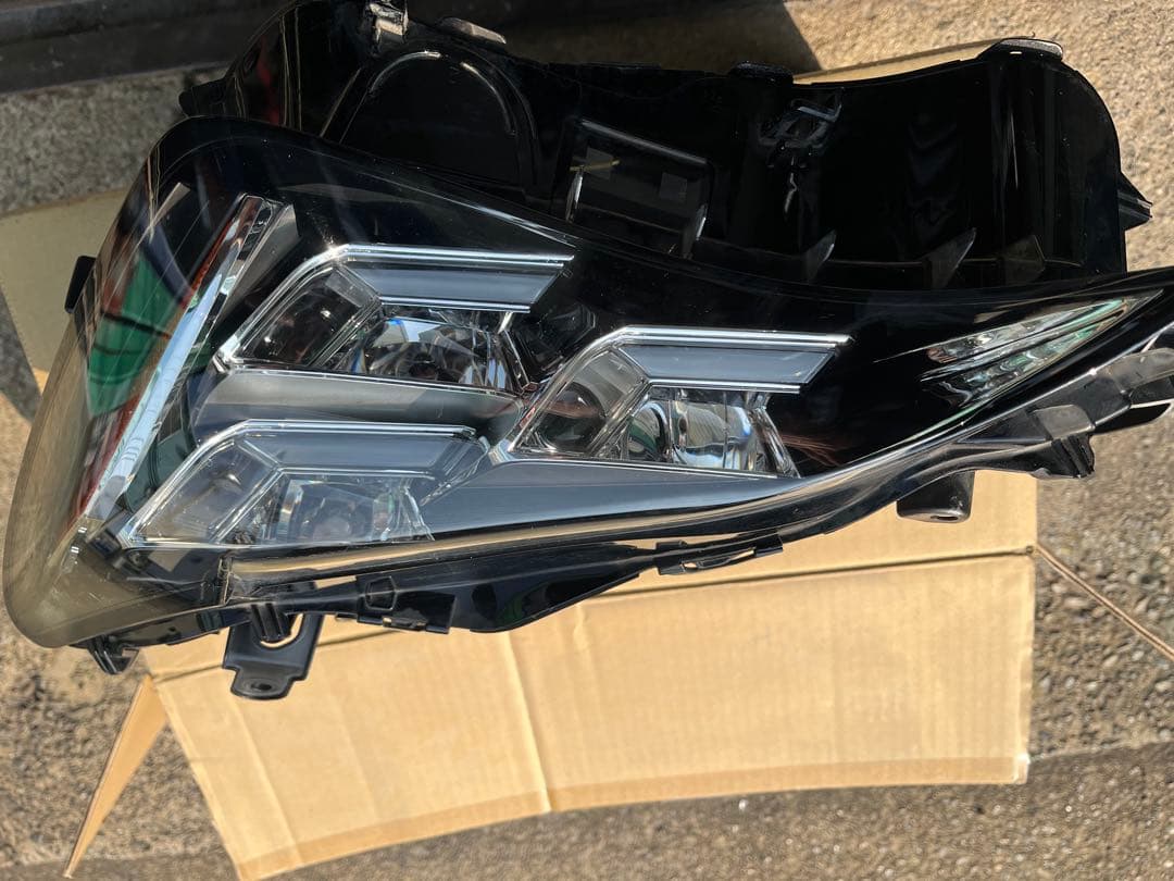 レクサスRC300hの左ヘッドランプ