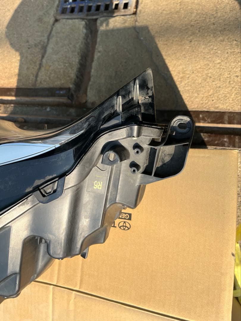 レクサスRC300hの左ヘッドランプ