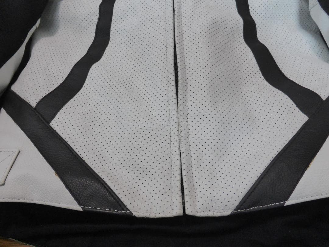 BERIK レーザージャケット ホワイト インナー プロテクター付き