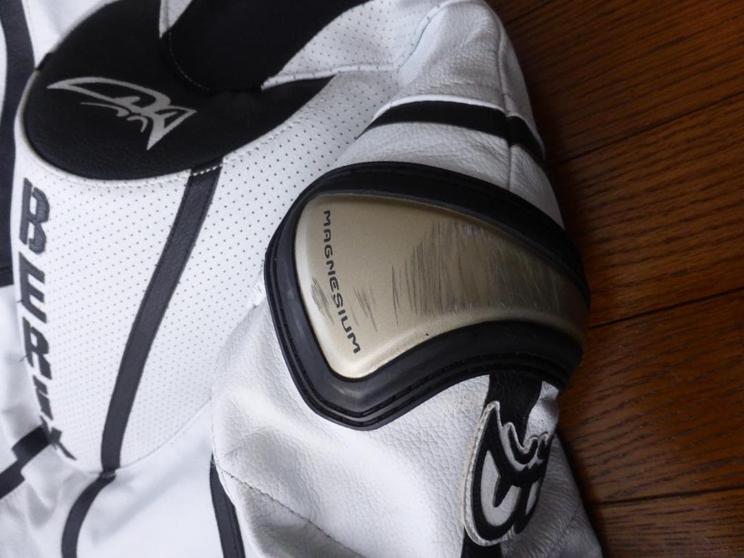 BERIK レーザージャケット ホワイト インナー プロテクター付き