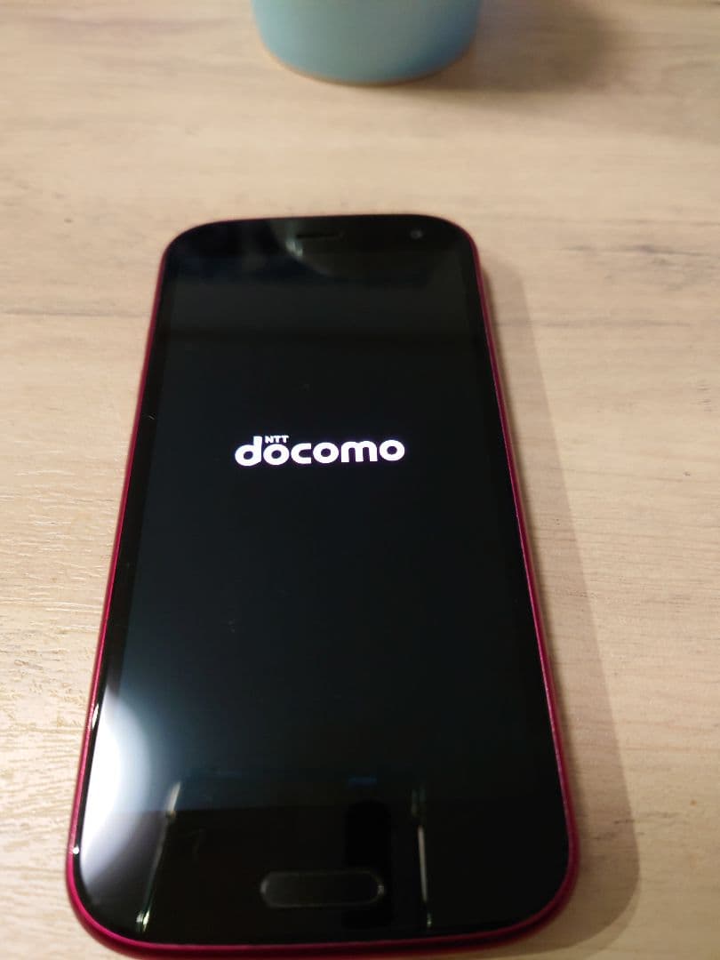 docomo らくらくフォンF-52B 赤色スマートフォン 本体