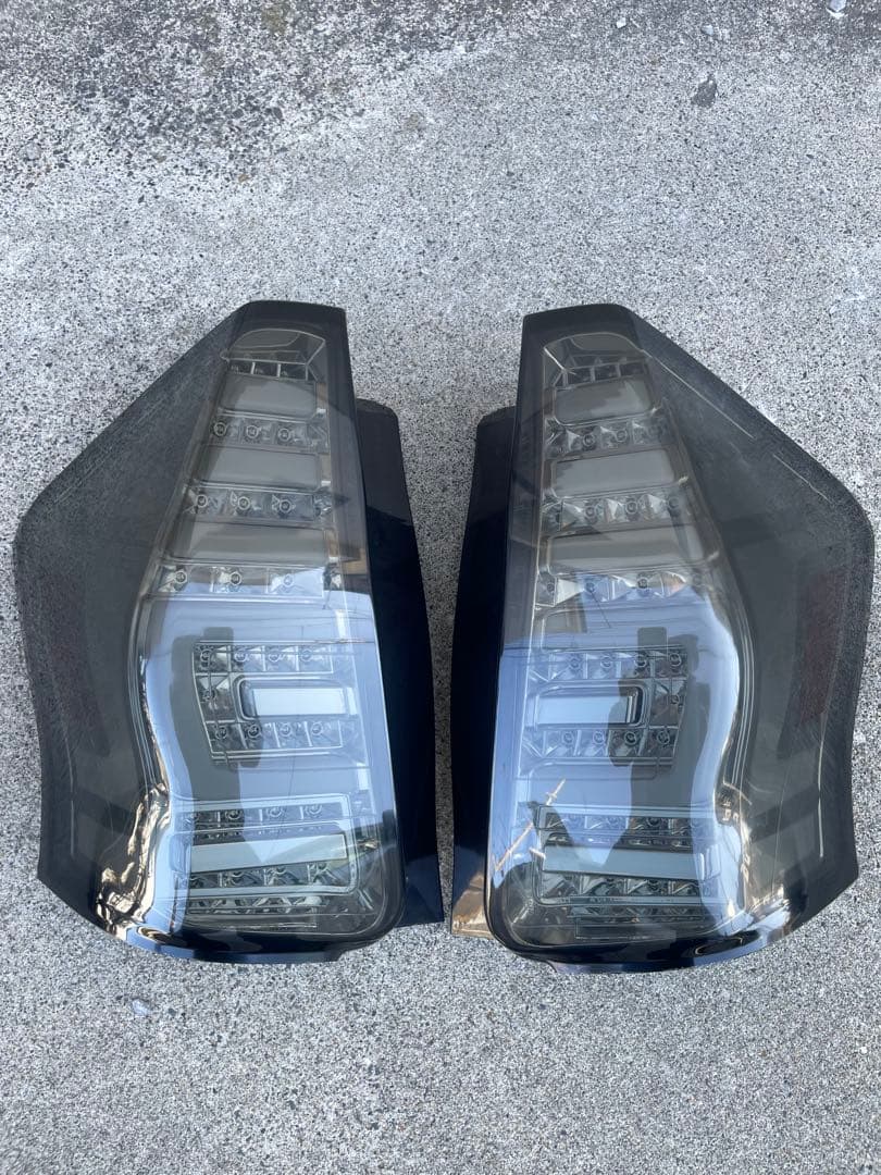 スモークテールライト2個セット　REVIER(レヴィーア)　プリウスα